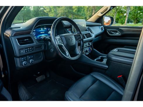 Used 2022 Chevrolet Tahoe Z71 w/ Luxury Package AWD/4WD image 10