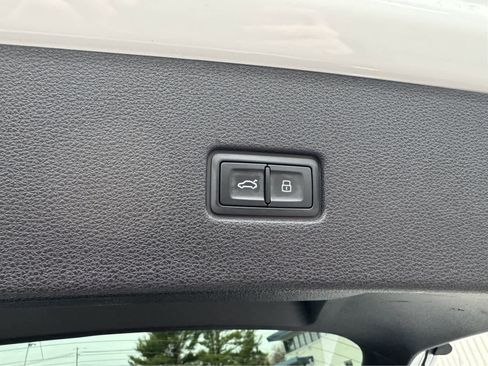 Used 2022 Audi Q8 Premium Plus image 18