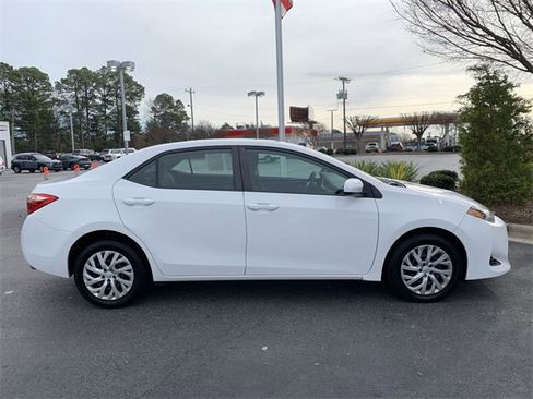 Used 2018 Toyota Corolla LE image 9