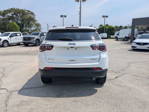 Used 2024 Jeep Compass Latitude AWD/4WD image 5