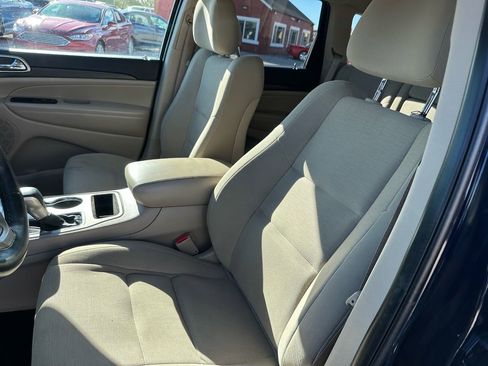 Used 2017 Jeep Grand Cherokee Laredo w/ Quick Order Package 23E image 36