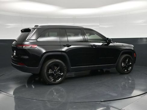 Used 2023 Jeep Grand Cherokee Limited w/ Black Appearance Package AWD/4WD image 2