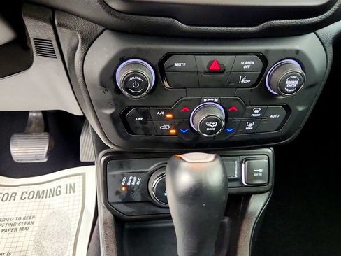 Used 2022 Jeep Renegade Limited w/ Sun, Sound & Wheels Group AWD/4WD image 17