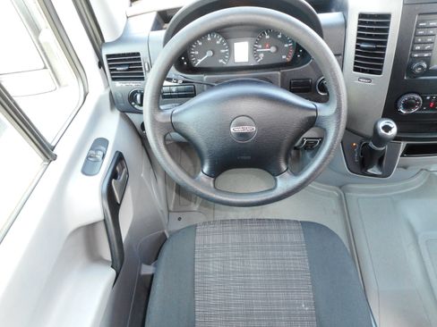 Used 2014 Freightliner Sprinter 2500 RWD image 25