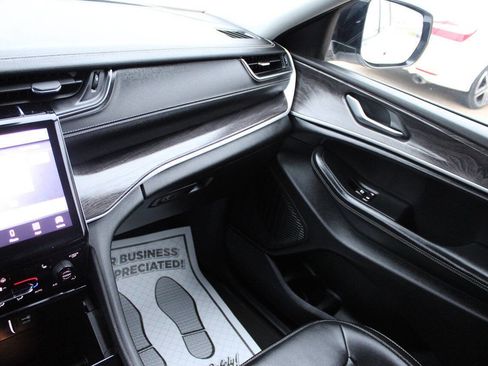 Used 2023 Jeep Grand Cherokee L Limited image 19