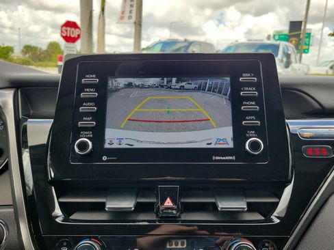 Used 2022 Toyota Camry SE w/ Convenience Package FWD image 10
