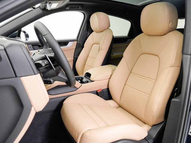 Certified 2026 Porsche Cayenne Coupe AWD/4WD image 5
