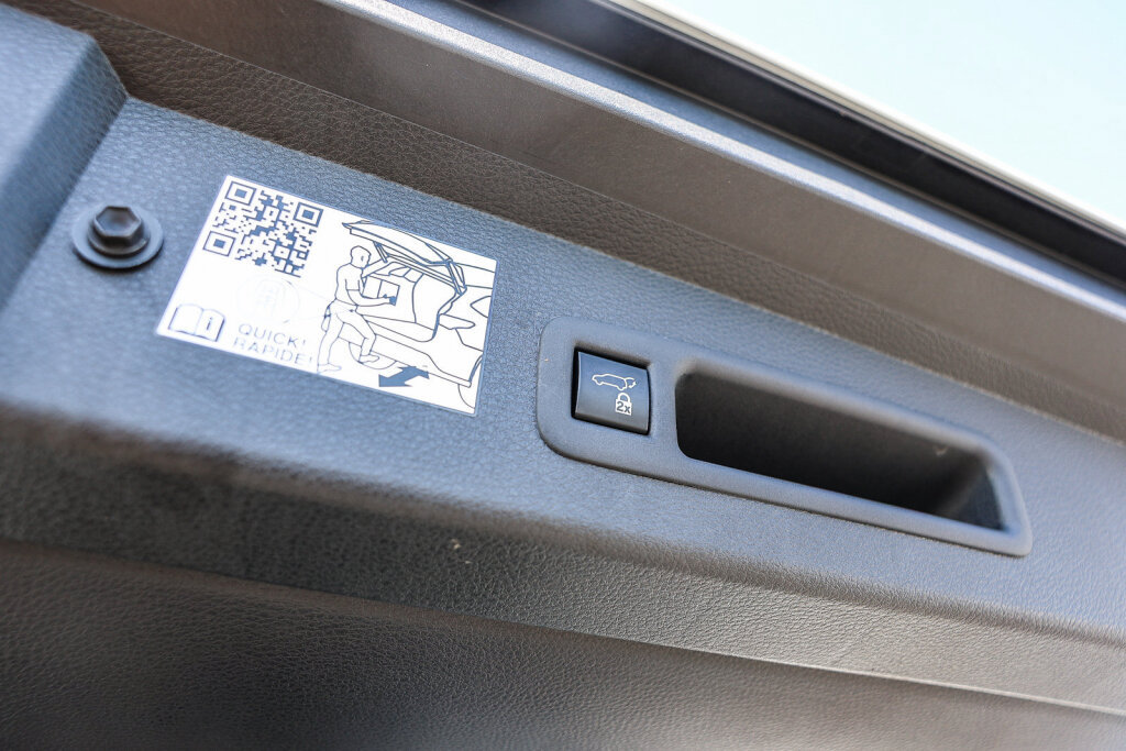 Certified 2024 Toyota Sienna Platinum FWD image 30