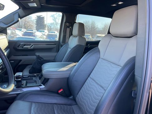 Used 2025 Chevrolet Silverado 1500 ZR2 w/ Technology Package image 21