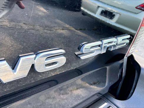 Used 2013 Toyota Tacoma 4x4 Access Cab V6 w/ SR5 Pkg image 10