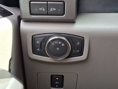 Used 2020 Ford F350 XLT w/ XLT Premium Package AWD/4WD image 24