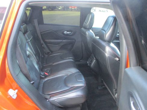 Used 2014 Jeep Cherokee Trailhawk w/ Technology Group AWD/4WD image 28