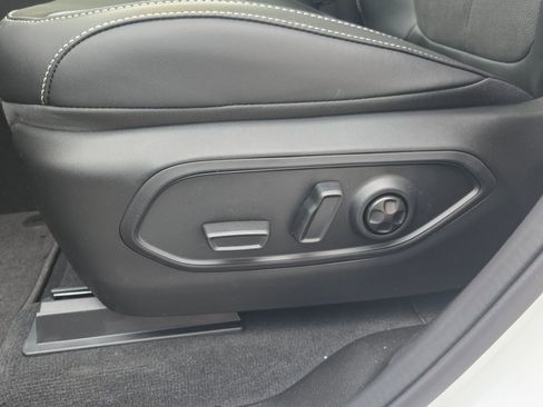 New 2025 Jeep Grand Cherokee Altitude image 20