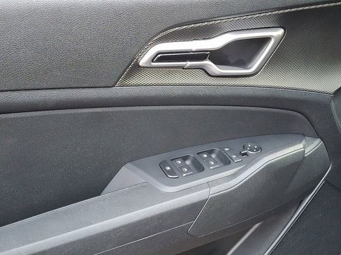 Used 2023 Kia Sportage LX image 12