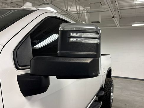 Used 2022 Chevrolet Silverado 2500 LTZ image 11