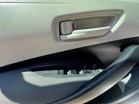 Used 2022 Toyota Corolla LE FWD image 18