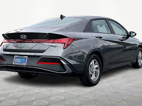Certified 2024 Hyundai Elantra SE image 2