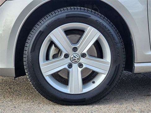 Used 2015 Volkswagen Golf TDI S image 9