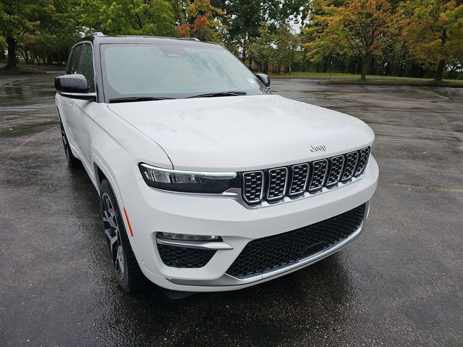 Used 2023 Jeep Grand Cherokee Summit AWD/4WD image 8
