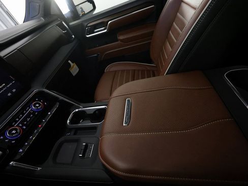 Used 2025 GMC Sierra 3500 Denali Ultimate image 37