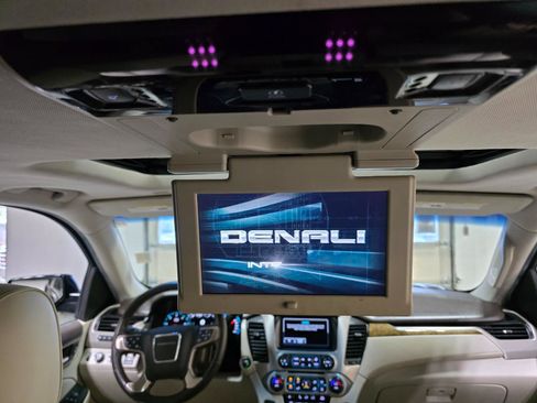 Used 2017 GMC Yukon XL Denali w/ Open Road Package AWD/4WD image 28