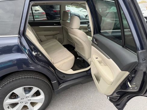 Used 2013 Subaru Outback 2.5i Premium w/ All-Weather Pkg AWD/4WD image 11