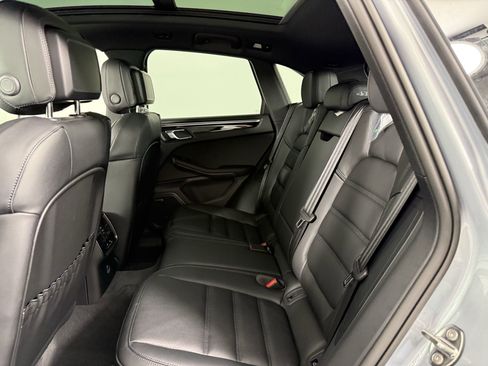 Certified 2025 Porsche Macan AWD/4WD image 15