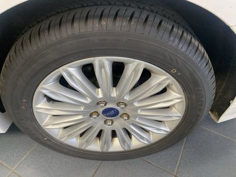 Used 2014 Ford Fusion SE FWD image 17