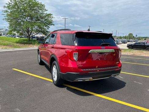 Certified 2024 Ford Explorer XLT w/ Equipment Group 202A AWD/4WD image 8