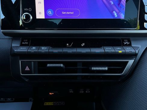 Used 2025 Toyota Camry SE image 27