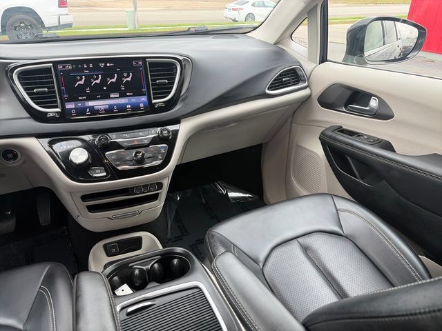 Used 2024 Chrysler Pacifica Touring-L FWD image 33