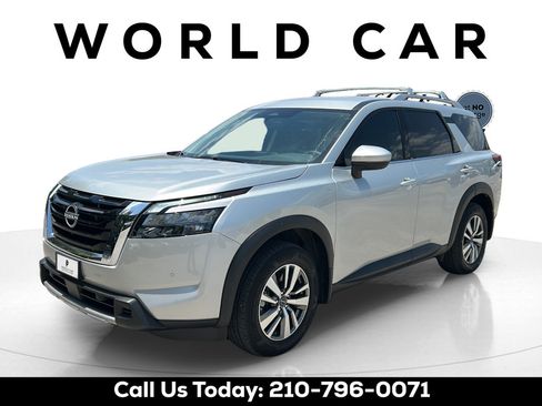 Used 2025 Nissan Pathfinder SL FWD image 7