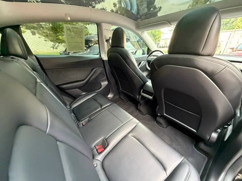 Used 2021 Tesla Model Y Long Range AWD/4WD image 19