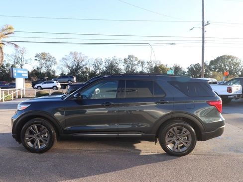 Certified 2023 Ford Explorer XLT w/ Equipment Group 202A image 5