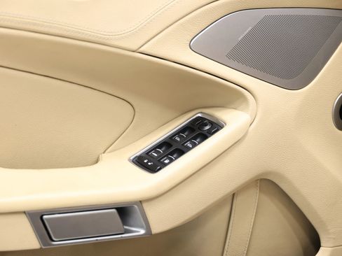 Used 2016 Aston Martin Vanquish Volante RWD image 12