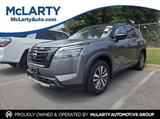 Used 2024 Nissan Pathfinder SL w/ Black Appearance Package AWD/4WD 360° Tour
