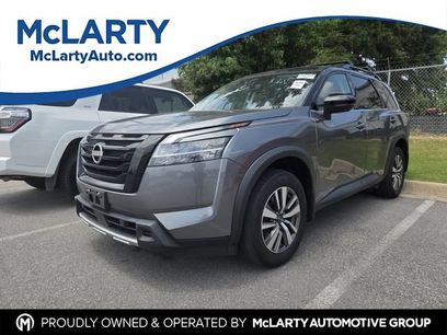 Used 2024 Nissan Pathfinder SL w/ Black Appearance Package