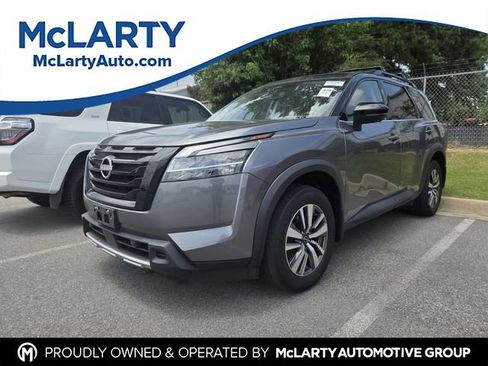 Used 2024 Nissan Pathfinder SL w/ Black Appearance Package AWD/4WD image 1