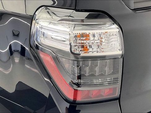 Used 2021 Toyota 4Runner TRD Off-Road Premium w/ Moonroof Package AWD/4WD image 29