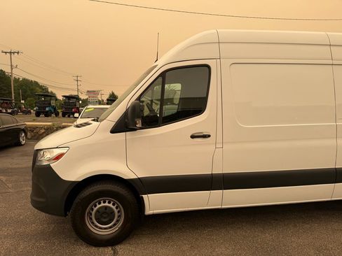 Used 2020 Mercedes-Benz Sprinter 2500 image 4