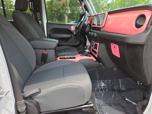 Used 2024 Jeep Gladiator Sport AWD/4WD image 15