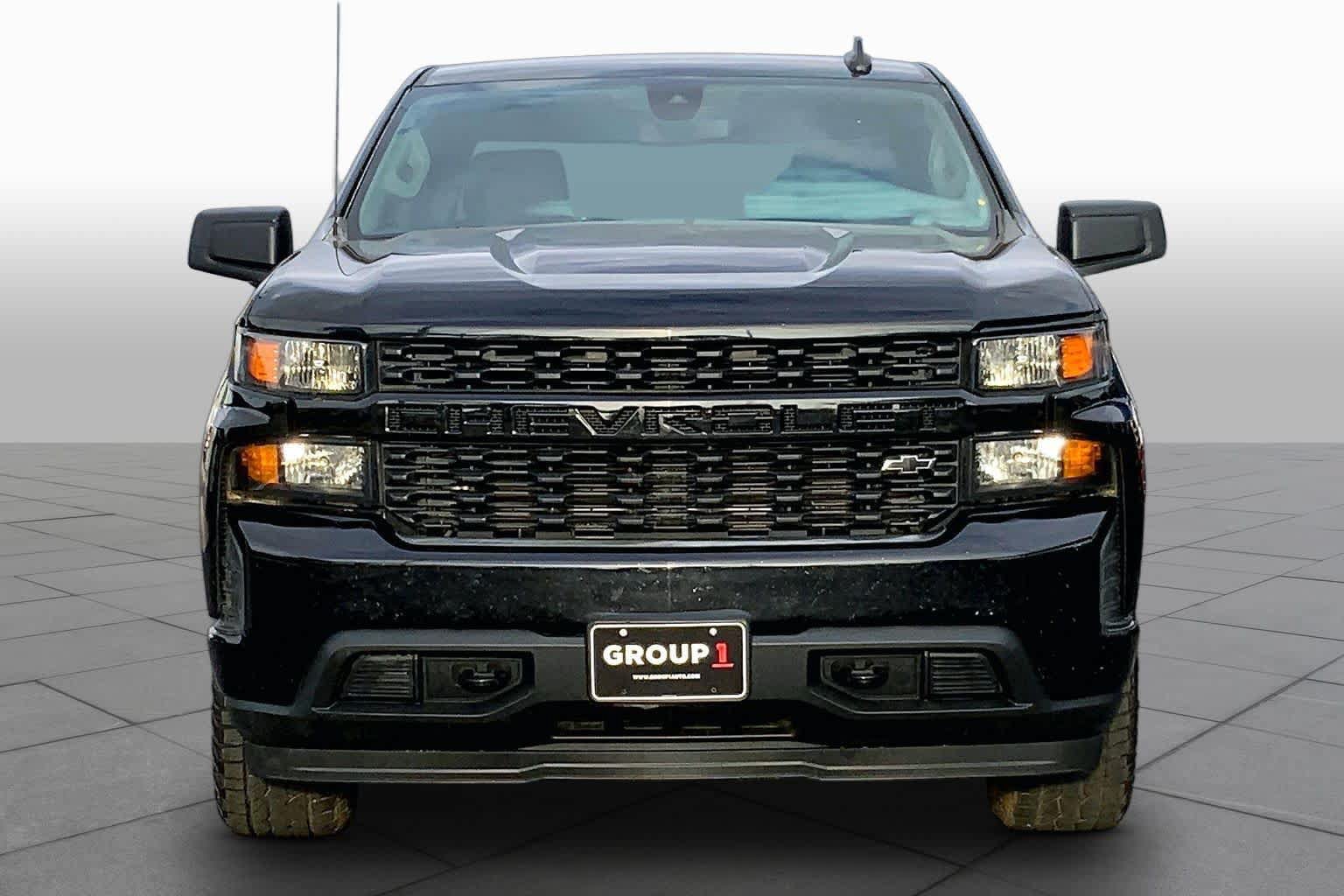 Used 2022 Chevrolet Silverado 1500 Custom w/ LPO, Dark Essentials Package RWD image 4