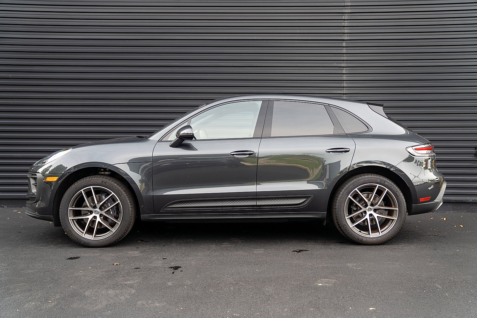 Used 2026 Porsche Macan AWD/4WD image 2