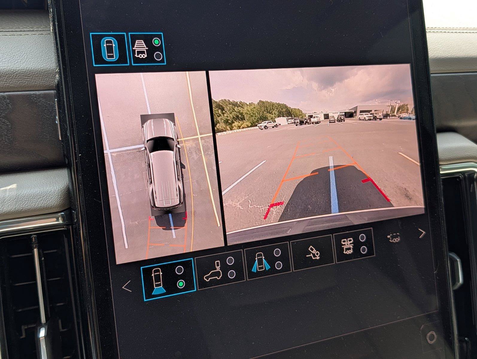 Used 2025 GMC Yukon Denali RWD image 17