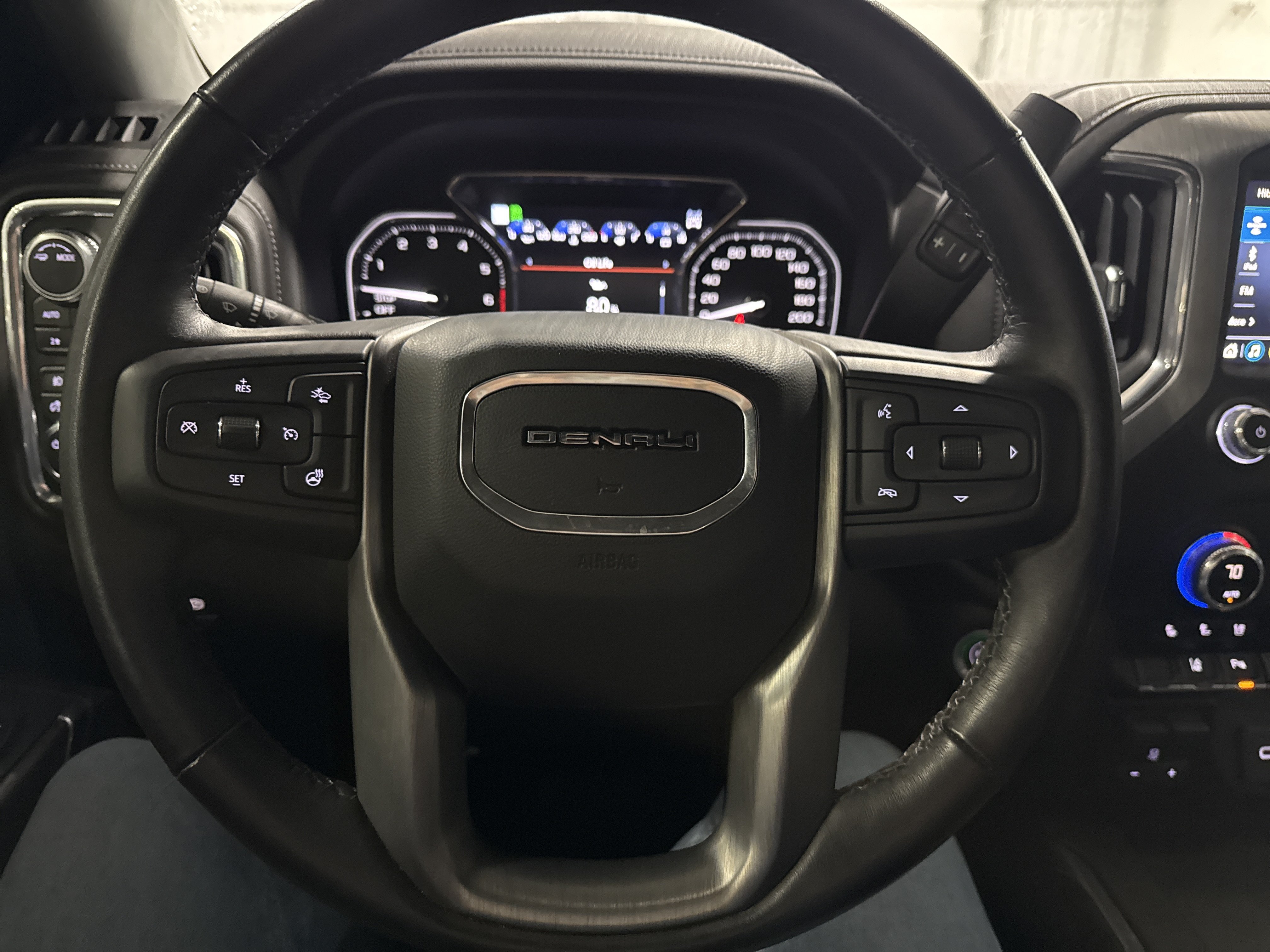 Used 2023 GMC Sierra 2500 Denali w/ Denali Ultimate Package AWD/4WD image 10