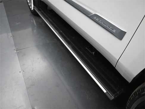 Used 2019 Cadillac Escalade Premium Luxury image 48
