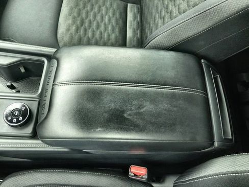 Used 2024 Nissan Pathfinder S image 20