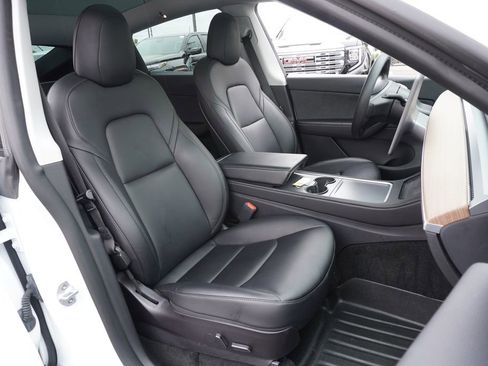 Used 2021 Tesla Model Y Long Range image 14