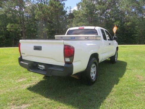Used 2020 Toyota Tacoma SR AWD/4WD image 6