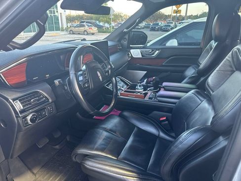 Used 2020 Lincoln Navigator Reserve w/ Luxury Package AWD/4WD image 3